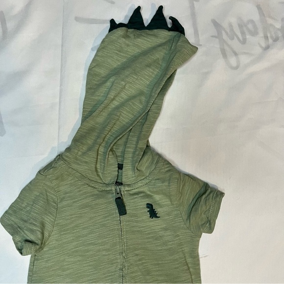 Carter’s Green Short Sleeve Dinosaur Jumpsuit in Size 9 Months - Picture 4 of 14